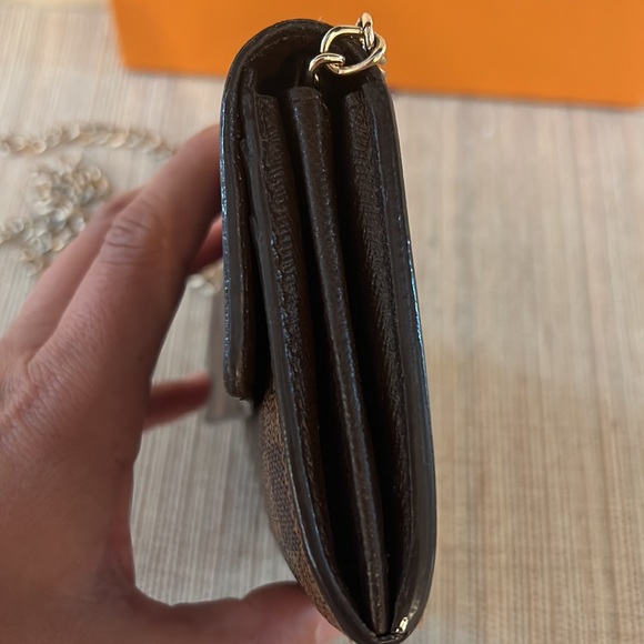 Louis Vuitton wallet - Picture 6 of 9